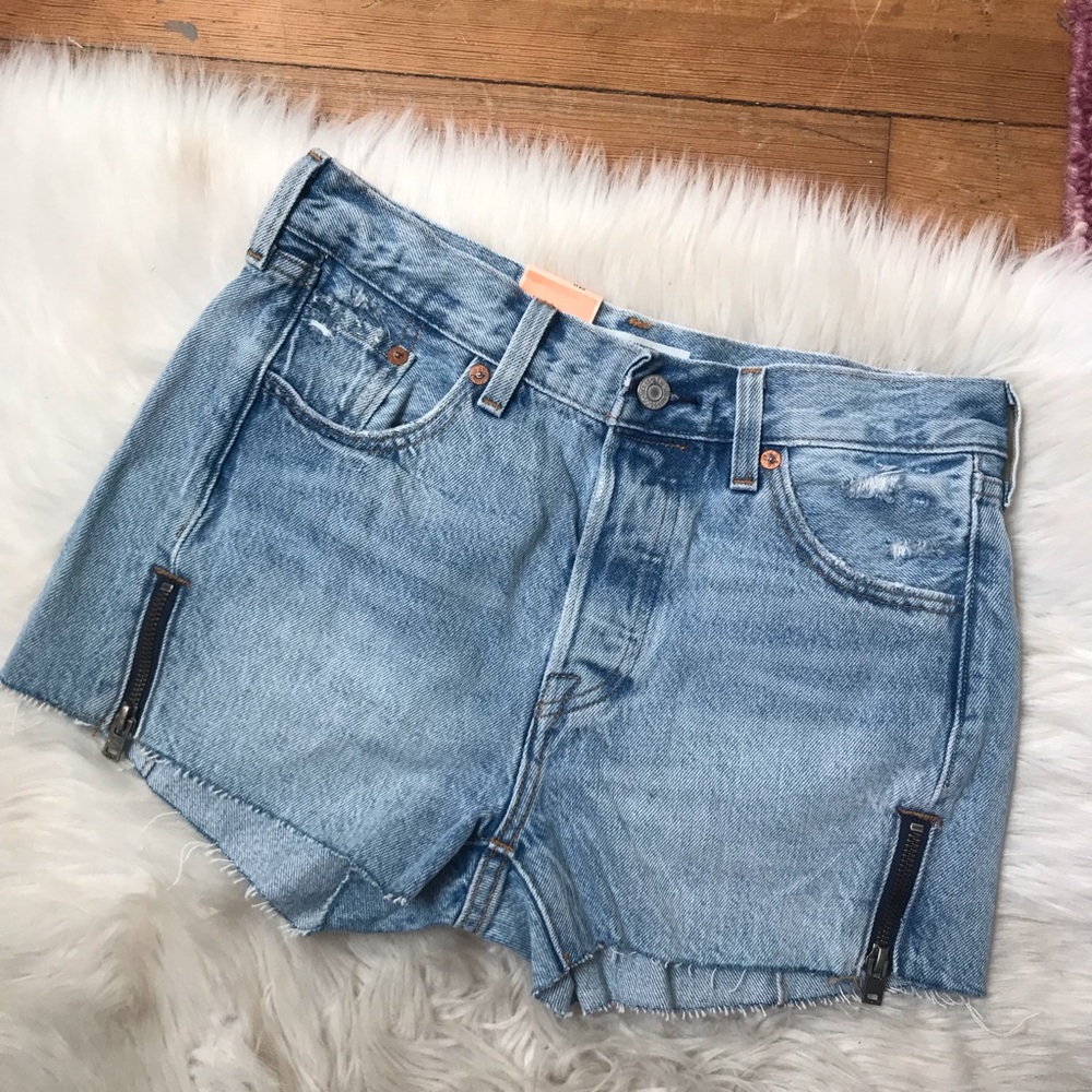 NWT Levi’s 501 cutoff shorts 26
